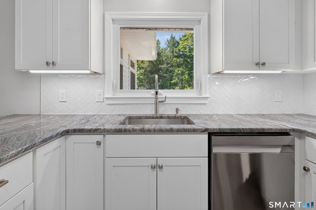 412 Narrow Lane, Orange, CT 06477
