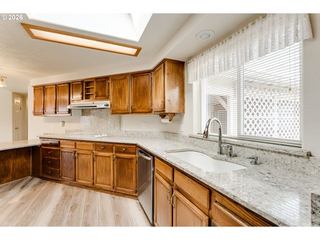 5320 BURKE St, Eugene, OR 97402