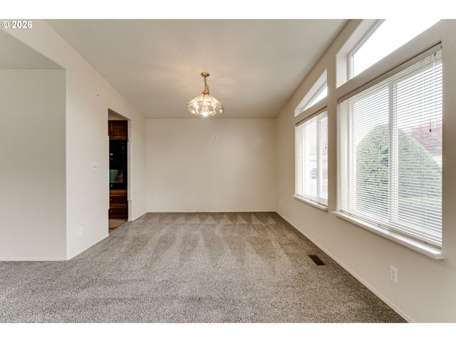 5320 BURKE St, Eugene, OR 97402