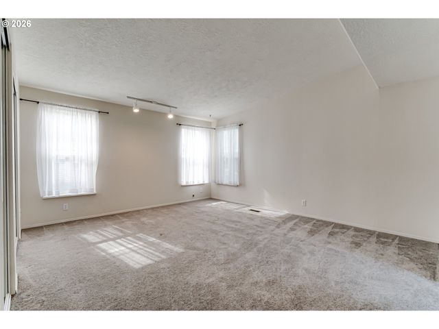 5320 BURKE St, Eugene, OR 97402