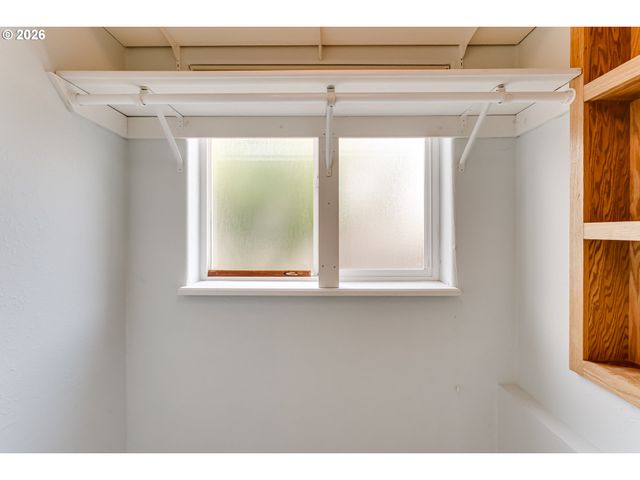 5320 BURKE St, Eugene, OR 97402