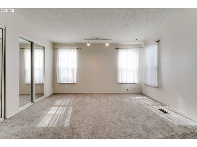 5320 BURKE St, Eugene, OR 97402