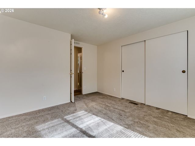5320 BURKE St, Eugene, OR 97402