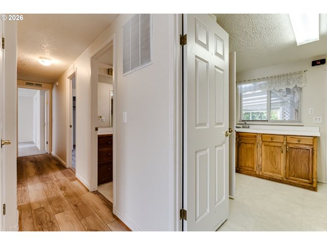 5320 BURKE St, Eugene, OR 97402