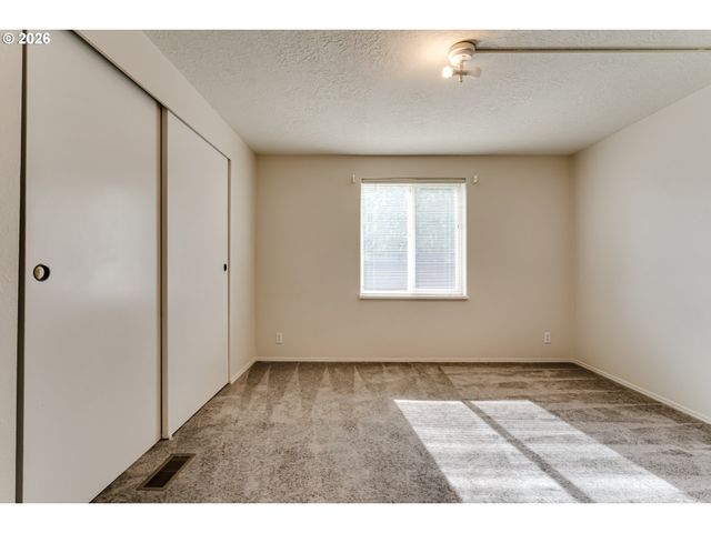 5320 BURKE St, Eugene, OR 97402