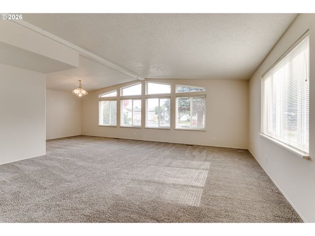 5320 BURKE St, Eugene, OR 97402