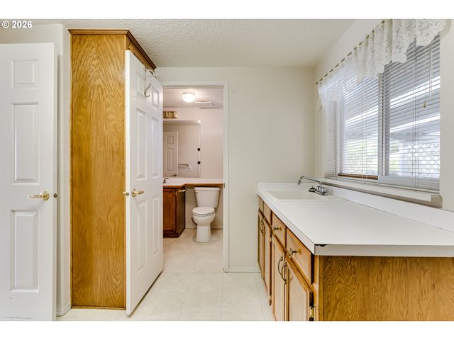 5320 BURKE St, Eugene, OR 97402