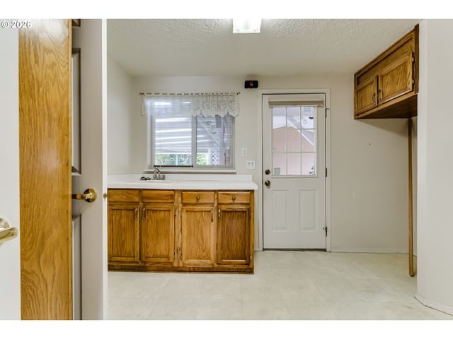 5320 BURKE St, Eugene, OR 97402