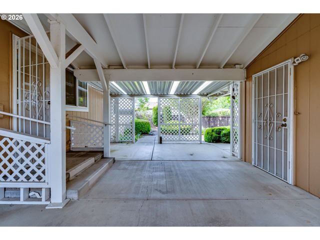 5320 BURKE St, Eugene, OR 97402