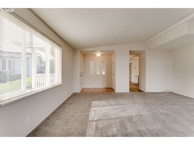 5320 BURKE St, Eugene, OR 97402