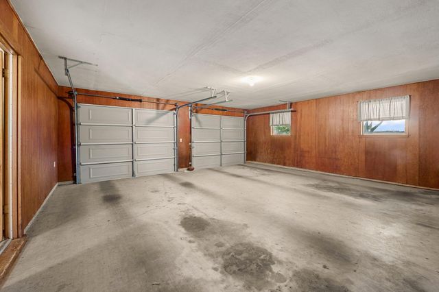 519 Dan Street, East Bernard, TX 77435
