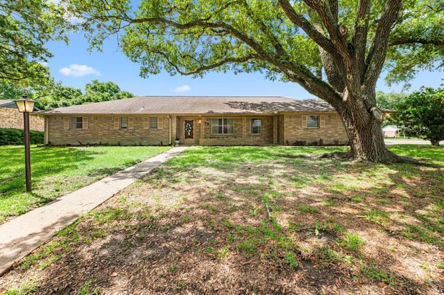 519 Dan Street, East Bernard, TX 77435