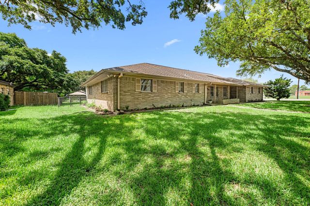 519 Dan Street, East Bernard, TX 77435