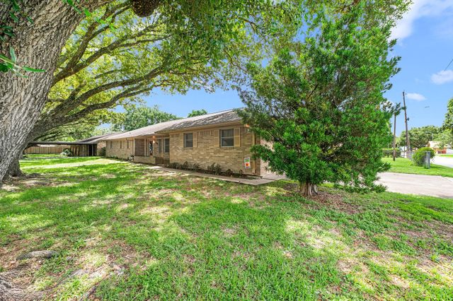 519 Dan Street, East Bernard, TX 77435