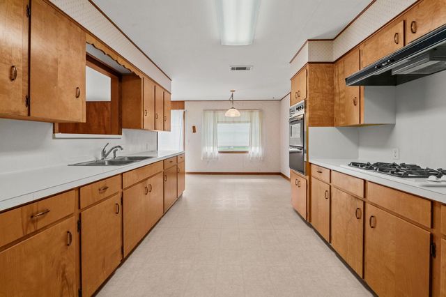 519 Dan Street, East Bernard, TX 77435