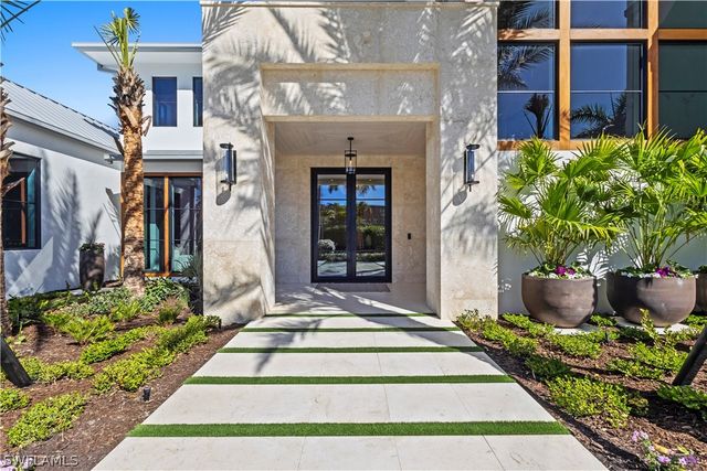 745 Pectin RD, Naples, FL 34102