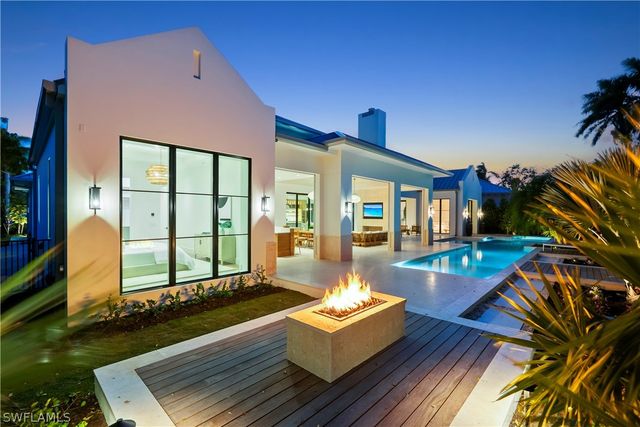 745 Pectin RD, Naples, FL 34102