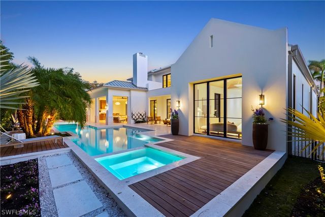 745 Pectin RD, Naples, FL 34102