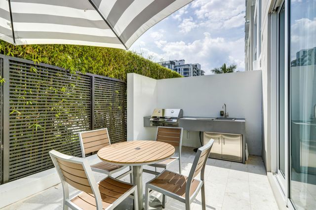 401 N Birch Road Th3, Fort Lauderdale, FL 33304