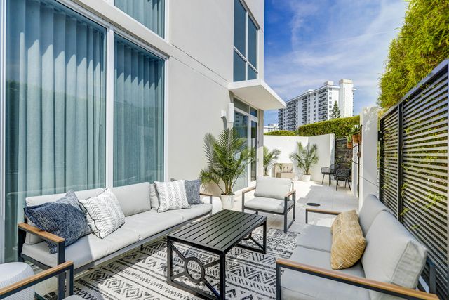 401 N Birch Road Th3, Fort Lauderdale, FL 33304