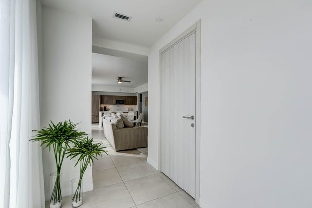 401 N Birch Road Th3, Fort Lauderdale, FL 33304