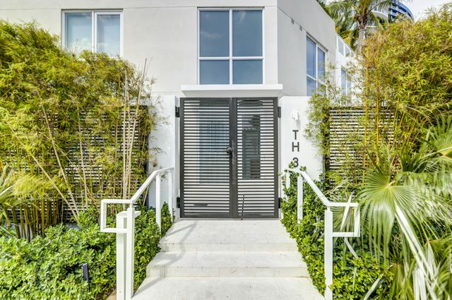 401 N Birch Road Th3, Fort Lauderdale, FL 33304