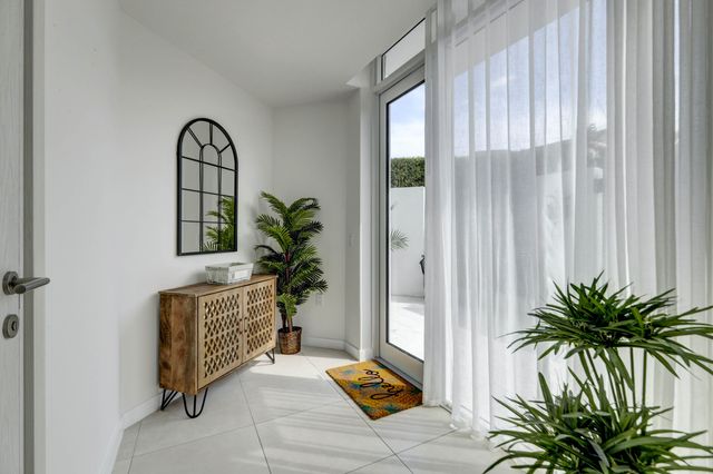 401 N Birch Road Th3, Fort Lauderdale, FL 33304