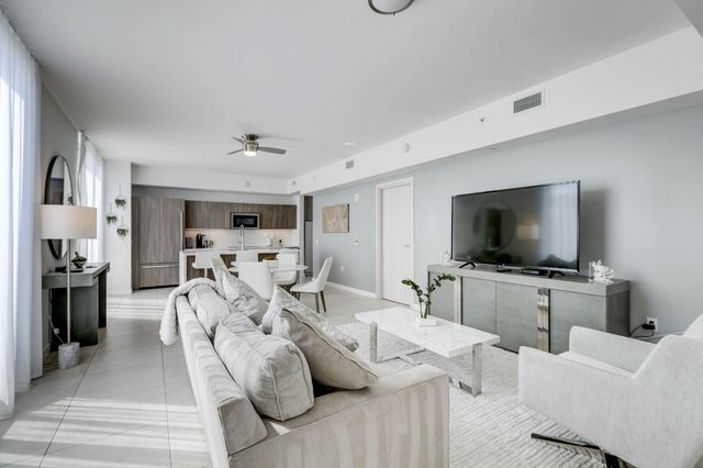 401 N Birch Road Th3, Fort Lauderdale, FL 33304