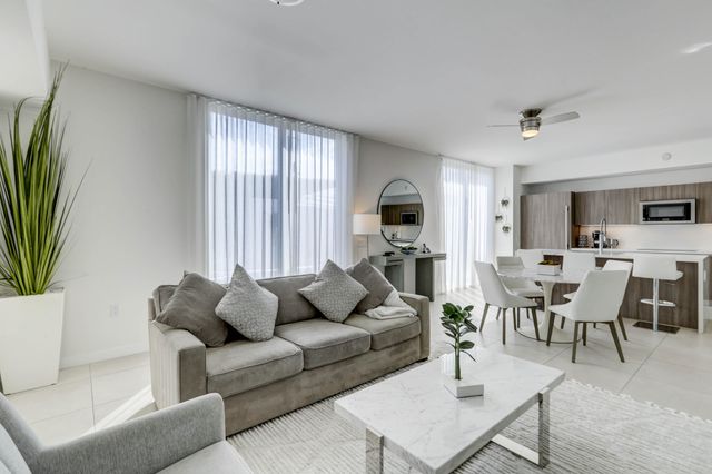 401 N Birch Road Th3, Fort Lauderdale, FL 33304