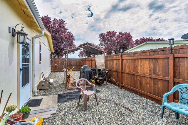 523 N 7th Avenue, Sequim, WA 98382