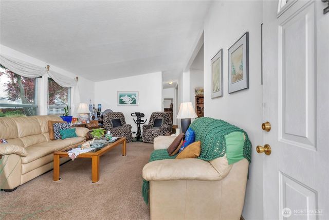 523 N 7th Avenue, Sequim, WA 98382