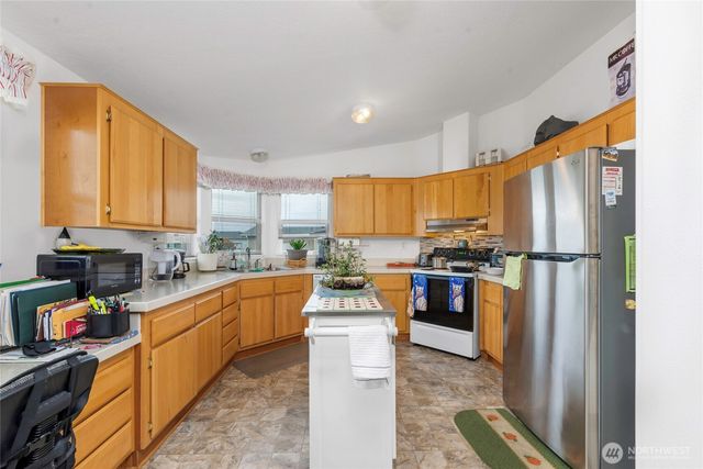 523 N 7th Avenue, Sequim, WA 98382