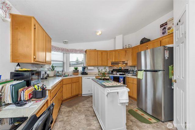 523 N 7th Avenue, Sequim, WA 98382