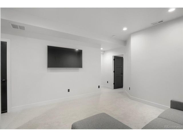 2071 S Grant St, Denver, CO 80210