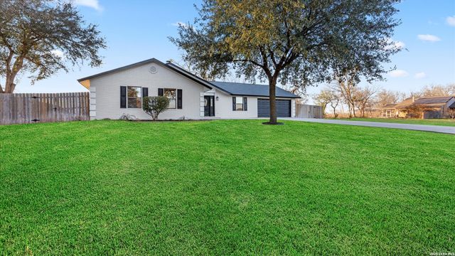 300 Ridge Crest, Seguin, TX 78155