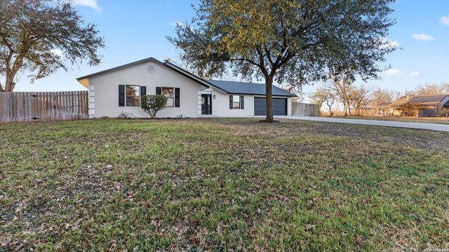 300 Ridge Crest, Seguin, TX 78155
