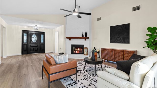 300 Ridge Crest, Seguin, TX 78155