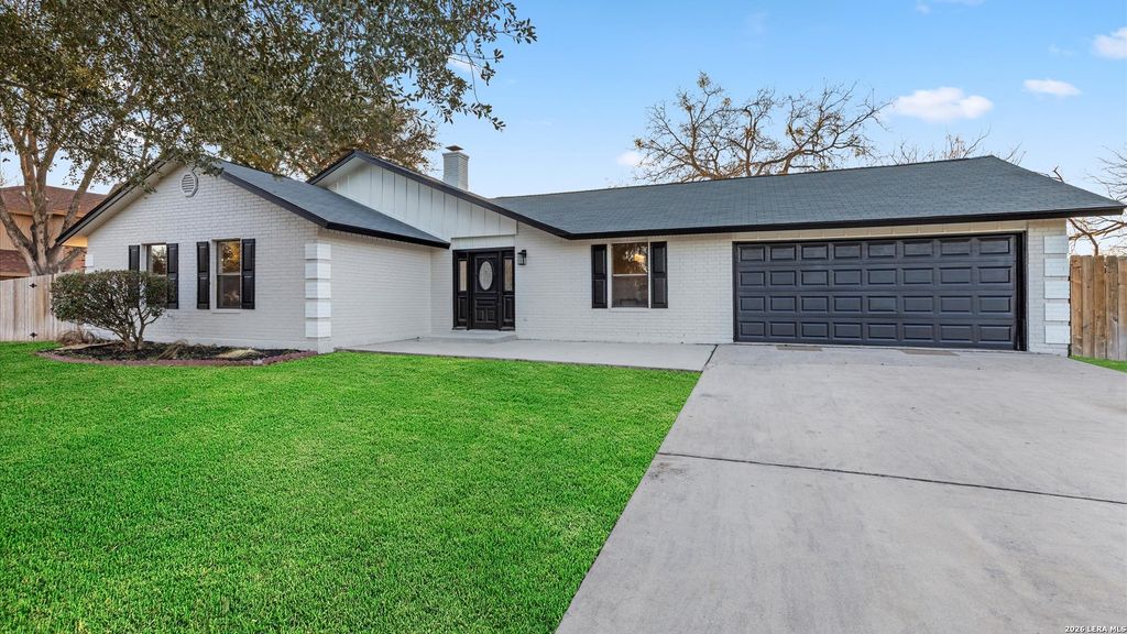 300 Ridge Crest, Seguin, TX 78155