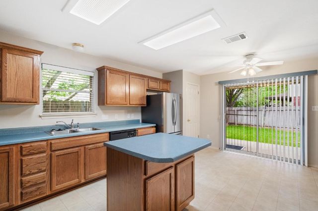 1401 Thibodeaux DR, Round Rock, TX 78664