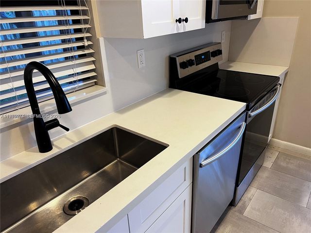 6917 SW 127th Ct 6917, Miami, FL 33183