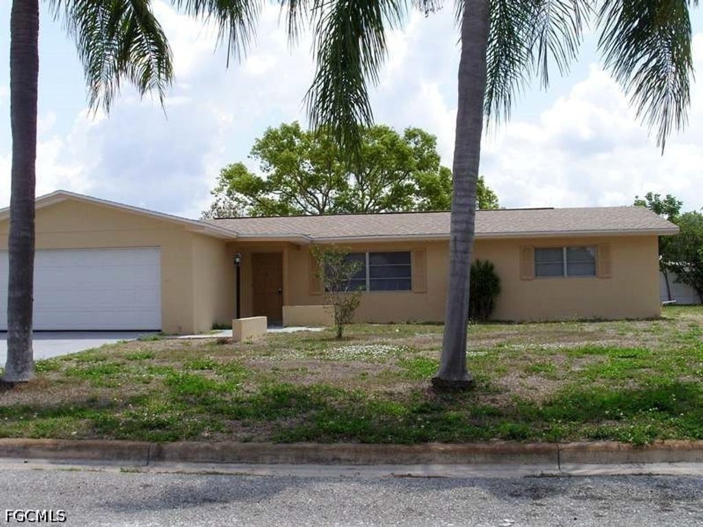 217 Jayview AVE, Lehigh Acres, FL 33936
