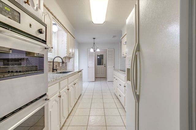 802 Shady Creek Drive, Cleburne, TX 76033