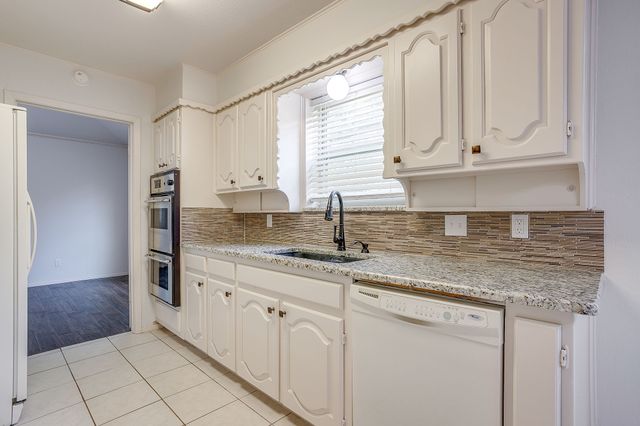 802 Shady Creek Drive, Cleburne, TX 76033