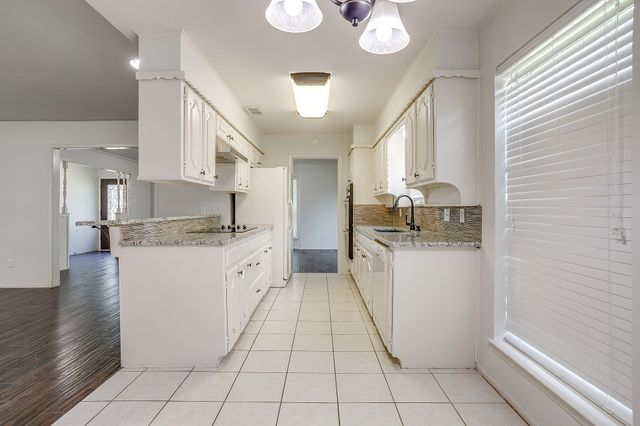 802 Shady Creek Drive, Cleburne, TX 76033