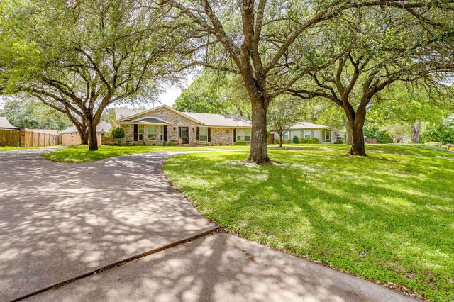 802 Shady Creek Drive, Cleburne, TX 76033