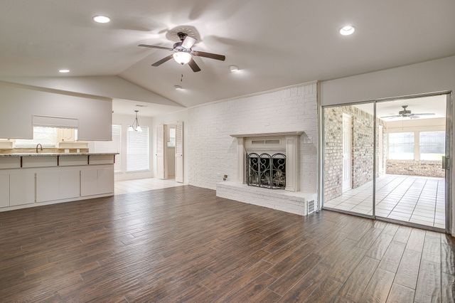 802 Shady Creek Drive, Cleburne, TX 76033