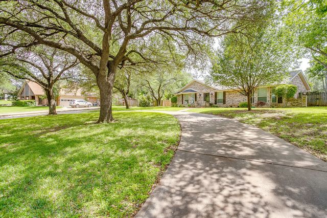 802 Shady Creek Drive, Cleburne, TX 76033