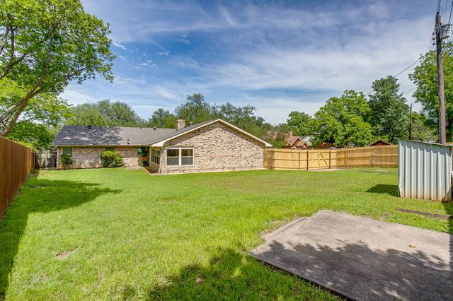 802 Shady Creek Drive, Cleburne, TX 76033