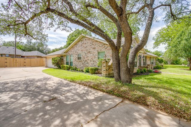 802 Shady Creek Drive, Cleburne, TX 76033