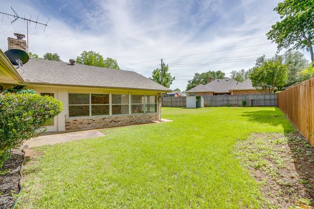 802 Shady Creek Drive, Cleburne, TX 76033